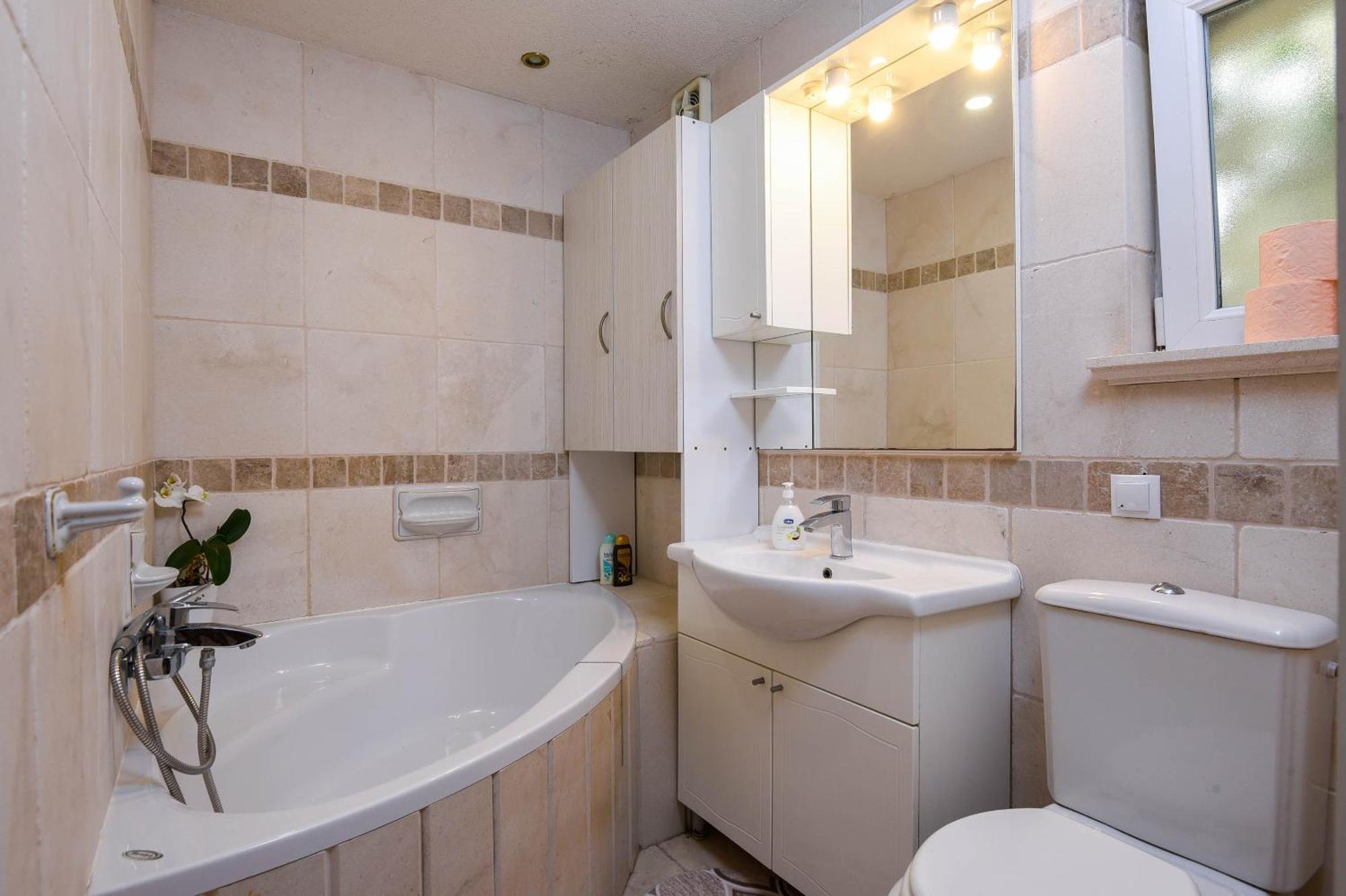 Ancora Mokalo Apartment